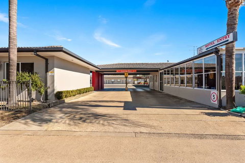 Econo lodge Moree Spa Motor Inn - Accommodation QLD 1