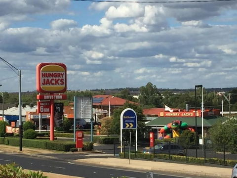 Across Country Motel & Svcd Apts - Accommodation QLD 1