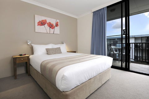Assured Waterside Apartments - Accommodation QLD 1