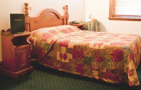 O'Malleys Hotel - Accommodation QLD 1