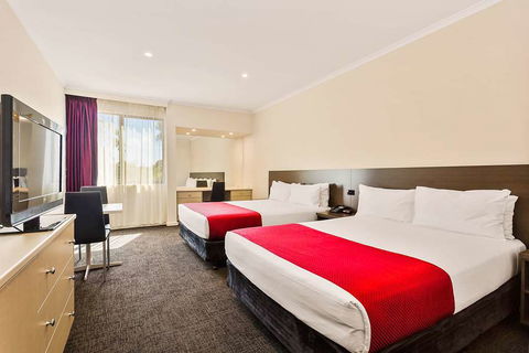 Quality Hotel Manor - Accommodation QLD 2