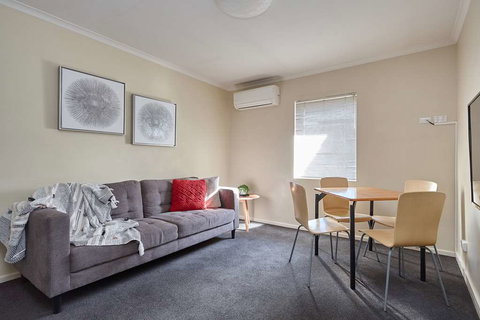 Elphin Villas - Accommodation QLD 1