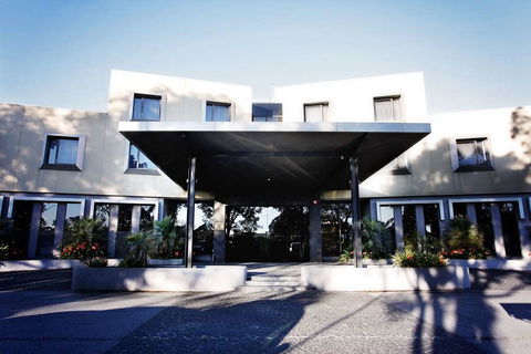 Golden Pebble Hotel - Accommodation QLD 0