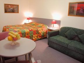 Princes Park Motor Inn - Accommodation QLD 1
