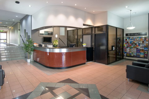 Adelaide Riviera Hotel - Accommodation QLD 1