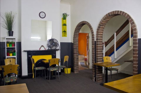 Adelaide Travellers Inn - Accommodation QLD 0