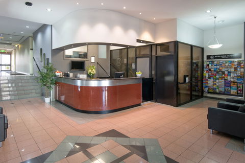 Adelaide Riviera Hotel - Accommodation QLD 1