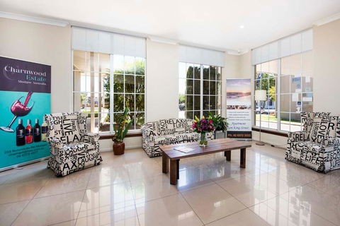 Winning Post Motel - Accommodation QLD 2