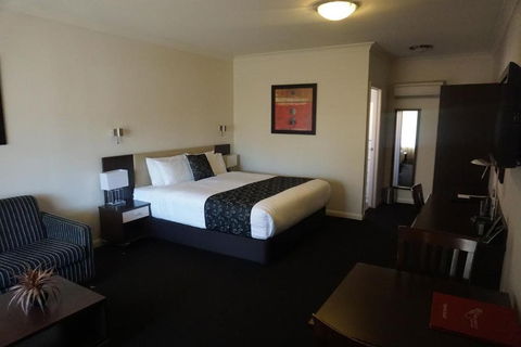 Charles Sturt Suites - Accommodation QLD 0