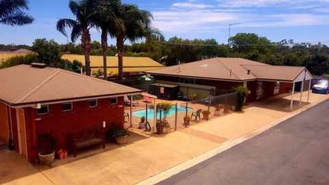 Centrepoint Motel - Accommodation QLD 1