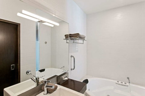 Quality Inn Heritage on Lydiard - Accommodation QLD 7