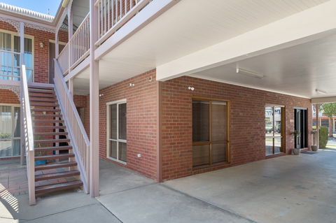 Burke & Wills Motor Inn - Accommodation QLD 3