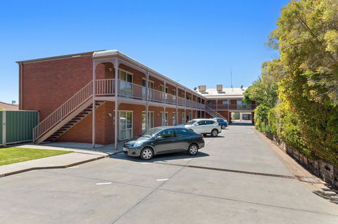 Burke & Wills Motor Inn - Accommodation QLD 4