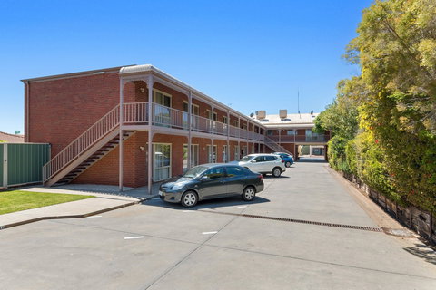 Burke & Wills Motor Inn - Accommodation QLD 4