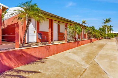Econo Lodge Karratha - Accommodation QLD 5