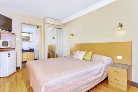 Econo Lodge Karratha - Accommodation QLD 8