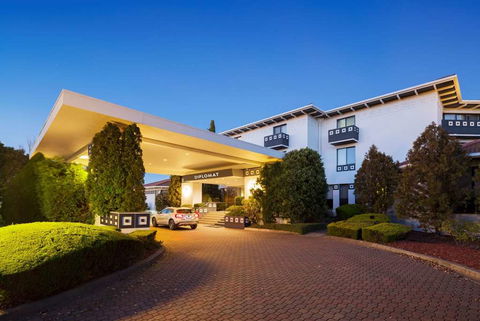Ramada by Wyndham Diplomat Canberra - Accommodation QLD 0