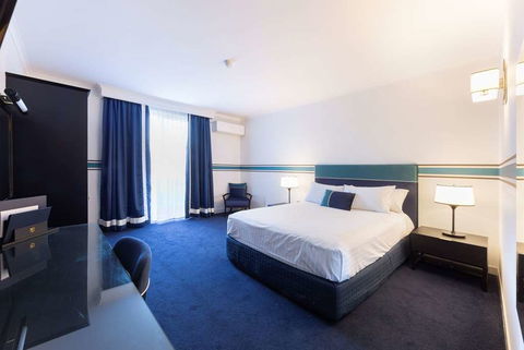 Ramada by Wyndham Diplomat Canberra - Accommodation QLD 3