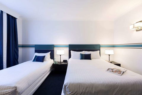 Ramada by Wyndham Diplomat Canberra - Accommodation QLD 5