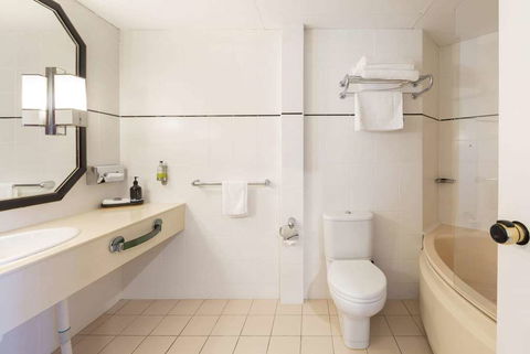 Ramada by Wyndham Diplomat Canberra - Accommodation QLD 11