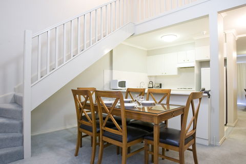 Pinnacle Apartments - Accommodation QLD 5