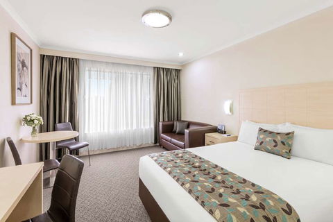 Best Western Plus Garden City Hotel - Accommodation QLD 3