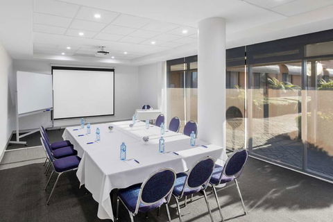 Best Western Plus Garden City Hotel - Accommodation QLD 11