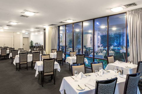 Best Western Plus Garden City Hotel - Accommodation QLD 13