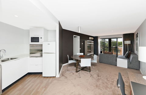 Astra Apartments The Griffin - Accommodation QLD 7