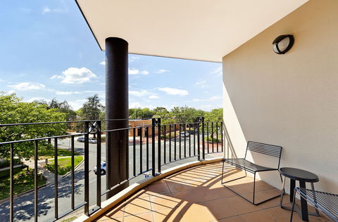Astra Apartments The Griffin - Accommodation QLD 9