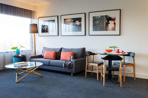 East Hotel - Accommodation QLD 4