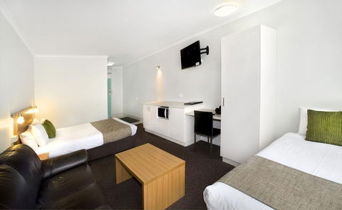 Admiralty Inn - Accommodation QLD 6