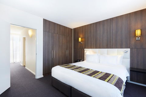 Holiday Inn Warwick Farm - Accommodation QLD 4