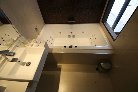 Holiday Inn Warwick Farm - Accommodation QLD 5