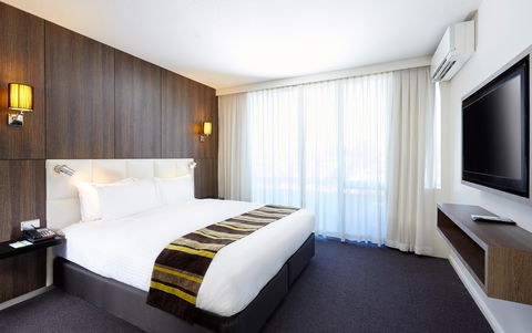 Holiday Inn Warwick Farm - Accommodation QLD 10