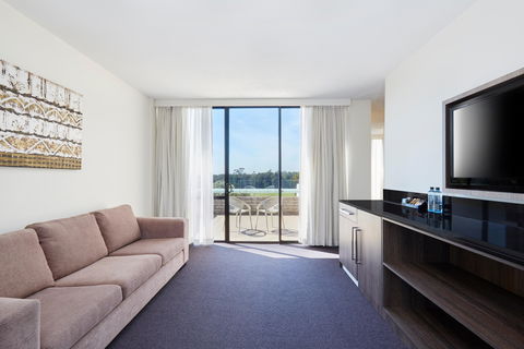 Holiday Inn Warwick Farm - Accommodation QLD 11