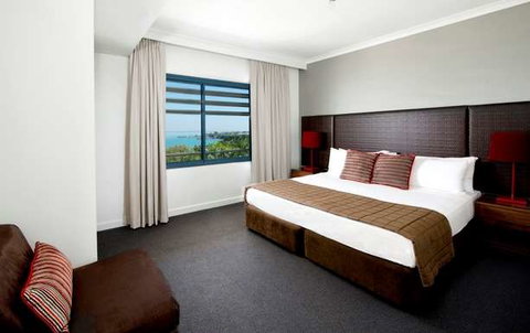 Mantra on the Esplanade - Accommodation QLD 10