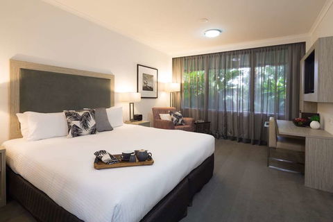 H on Smith Hotel - Accommodation QLD 4
