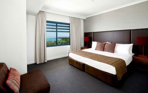 Mantra on the Esplanade - Accommodation QLD 10