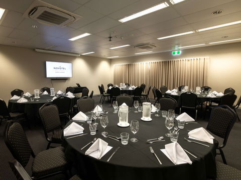 Novotel Darwin Airport Hotel - Accommodation QLD 10