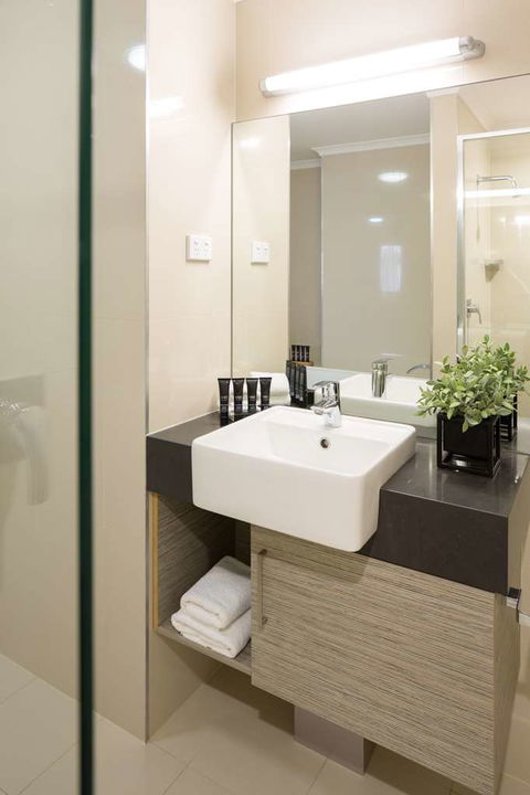 H on Smith Hotel - Accommodation QLD 7