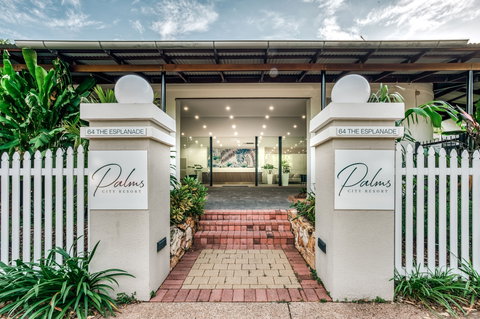 Palms City Resort - Accommodation QLD 6