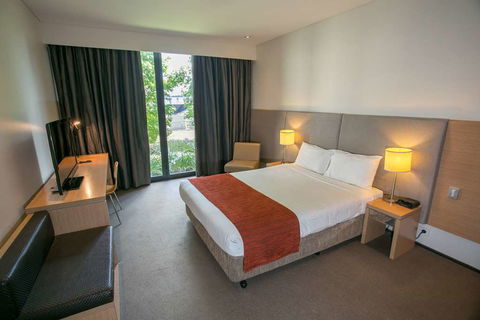 Alpha Hotel Eastern Creek - Accommodation QLD 2