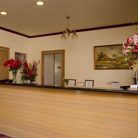 Pines Country Club Motor Inn - Accommodation QLD 1