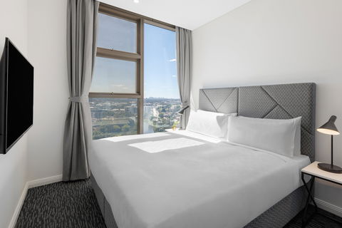 Meriton Suites George St - Accommodation QLD 1