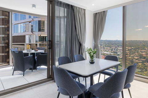 Meriton Suites George St - Accommodation QLD 2