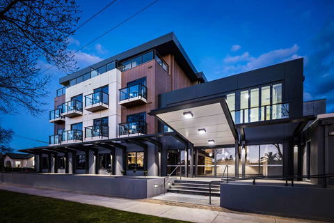 Quality Hotel Lakeside - Accommodation QLD 0