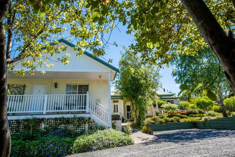 Yarra Gables Motel - Accommodation QLD 1