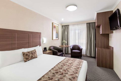 Best Western Plus Garden City Hotel - Accommodation QLD 2