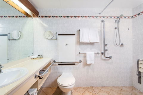 Adelaide Inn - Accommodation QLD 2